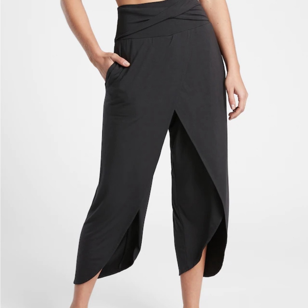 NWT black Athleta Release Pant size M